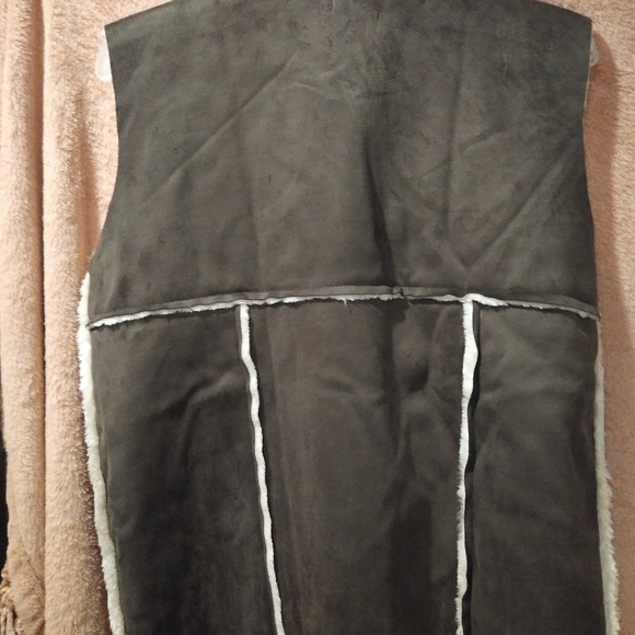 Vest - Picture 4 of 5